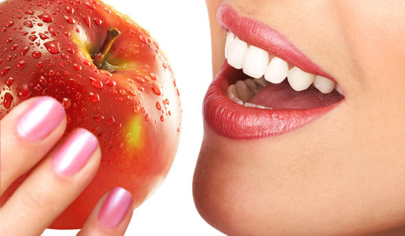 woman-with-white-straight-teeth-biting-into-apple_article_new